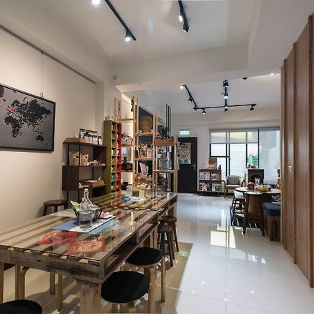 黑琵軼棧湖濱旅宿 K&B Happy Hostel Tainan Dış mekan fotoğraf